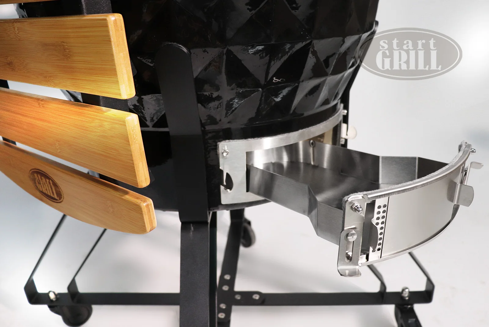  Керамический гриль-барбекю 24 дюйма (черный) (61 см) по низким ценам в Томске и Северске