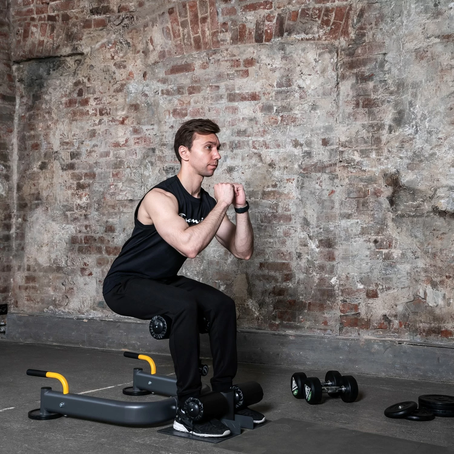  Тренажер для приседаний STONERISE S960 по низким ценам в Томске и Северске