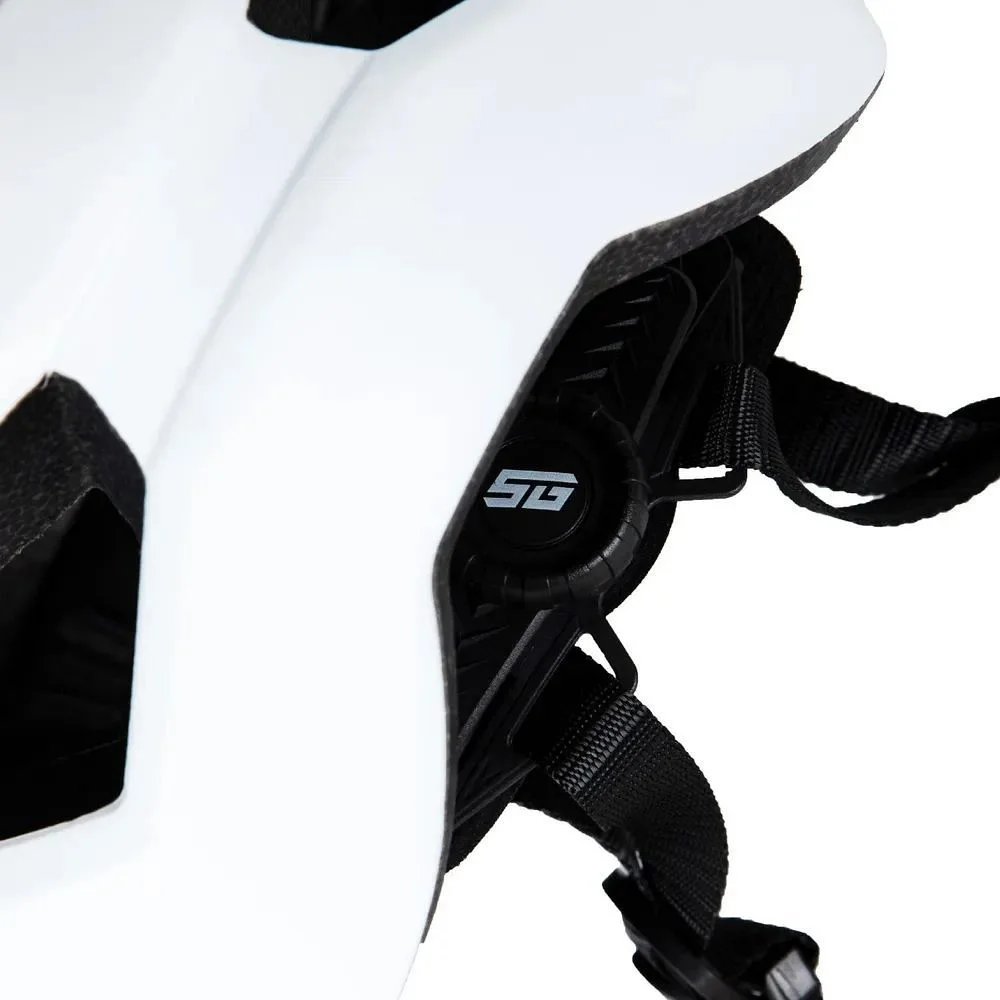  Шлем STG WT-099 54-58 см белый по низким ценам в Томске и Северске